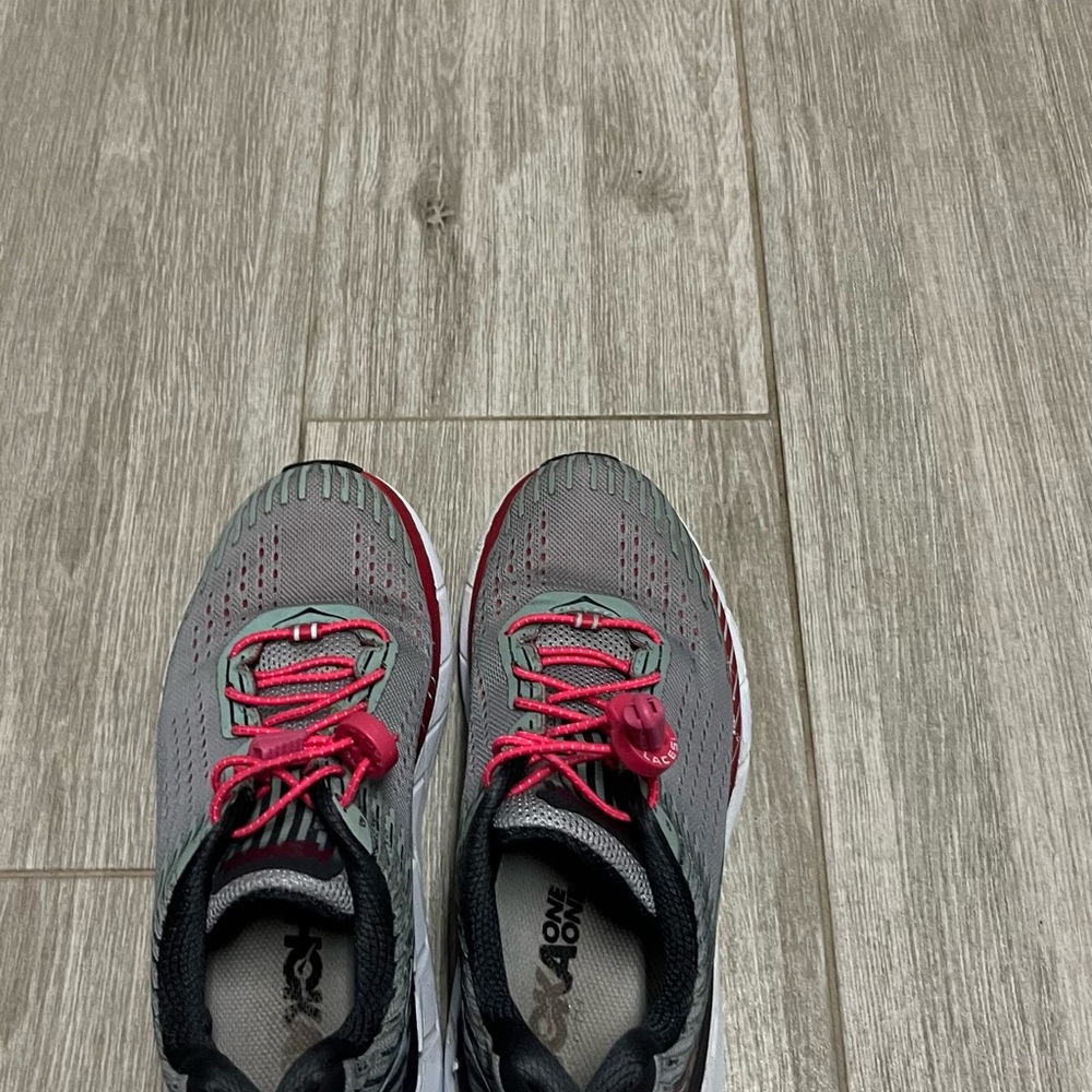 Hoka Clufton 8